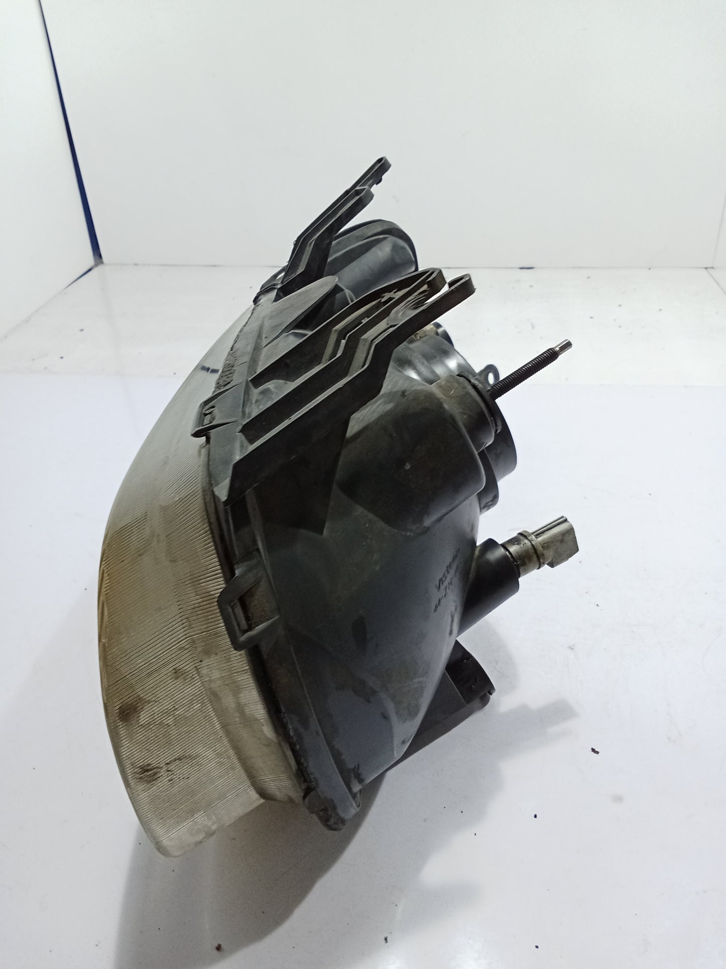 Ford Escape 2.0 Passenger Side Headlight GENUINE ORIGINAL SURPLUS