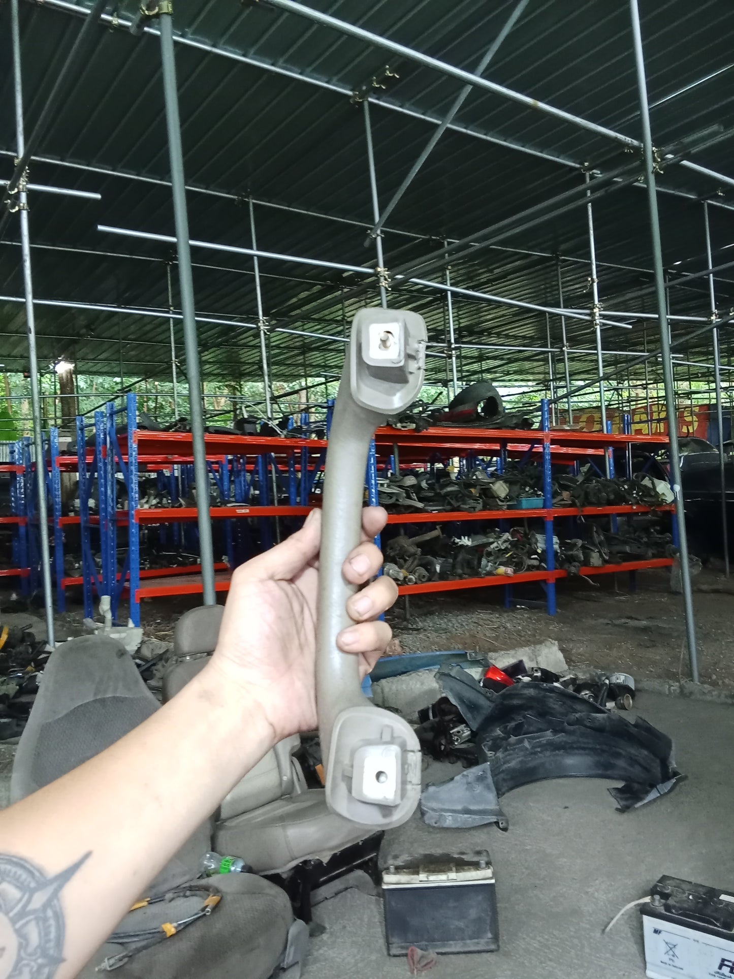 Ford Escape 2.0 R1 21  69 47 LH Front Driver Side Ceiling Handle GENUINE ORIGINAL SURPLUS