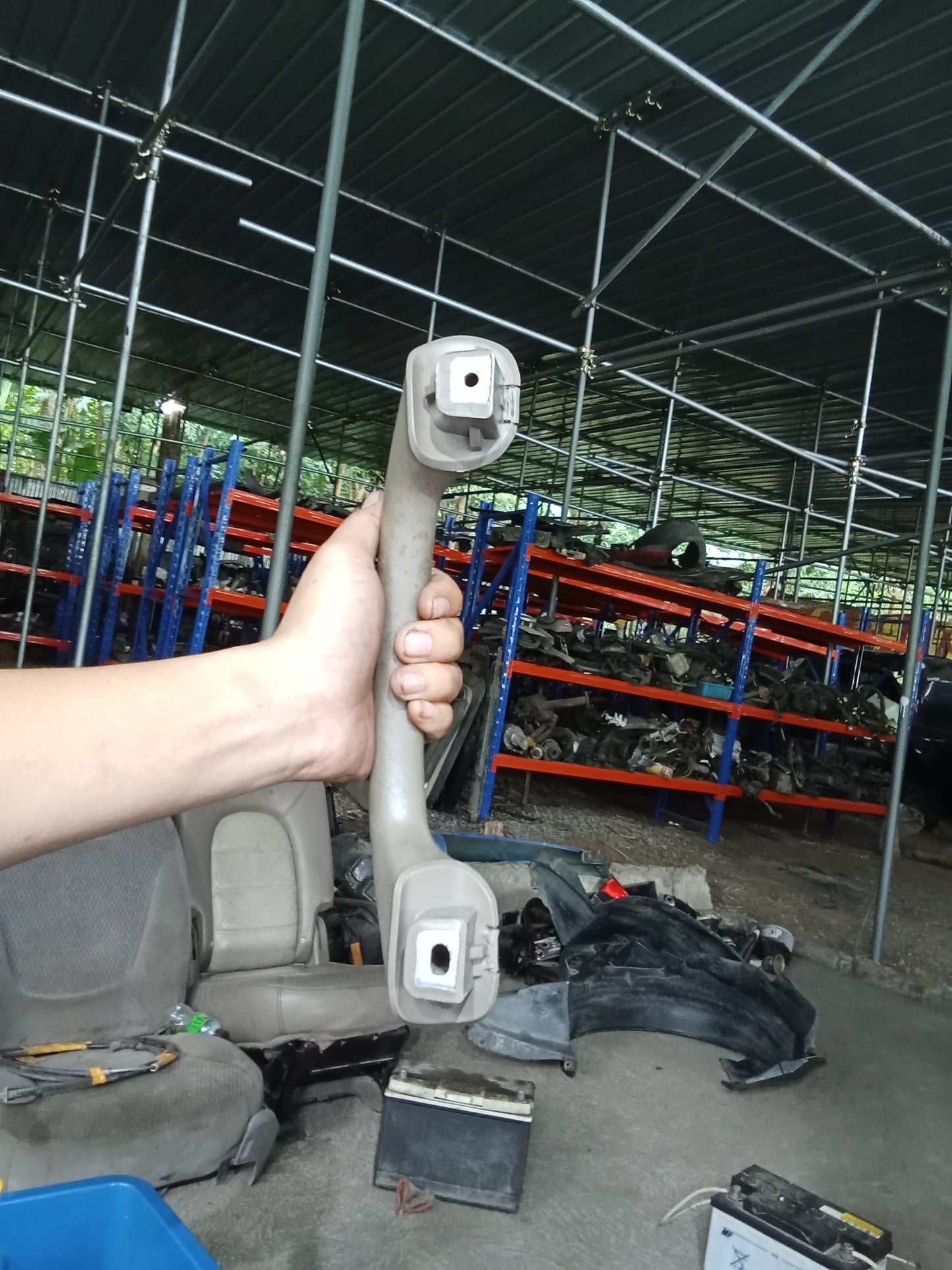 Ford Escape 2.0 E120 69 47 RH Front Passenger Side Ceiling Handle GENUINE ORIGINAL SURPLUS