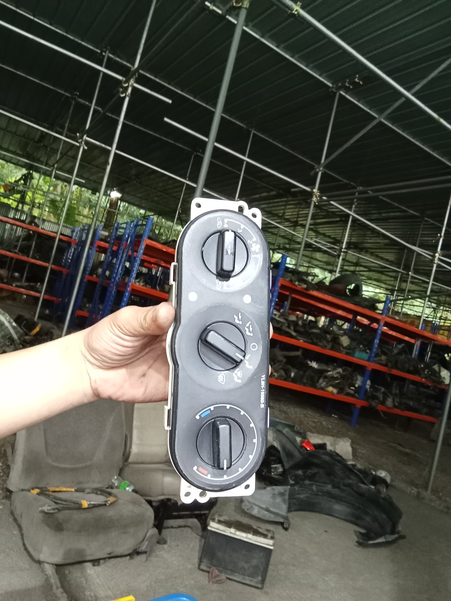 Ford Escape 2.0 Climate Control GENUINE ORIGINAL SURPLUS