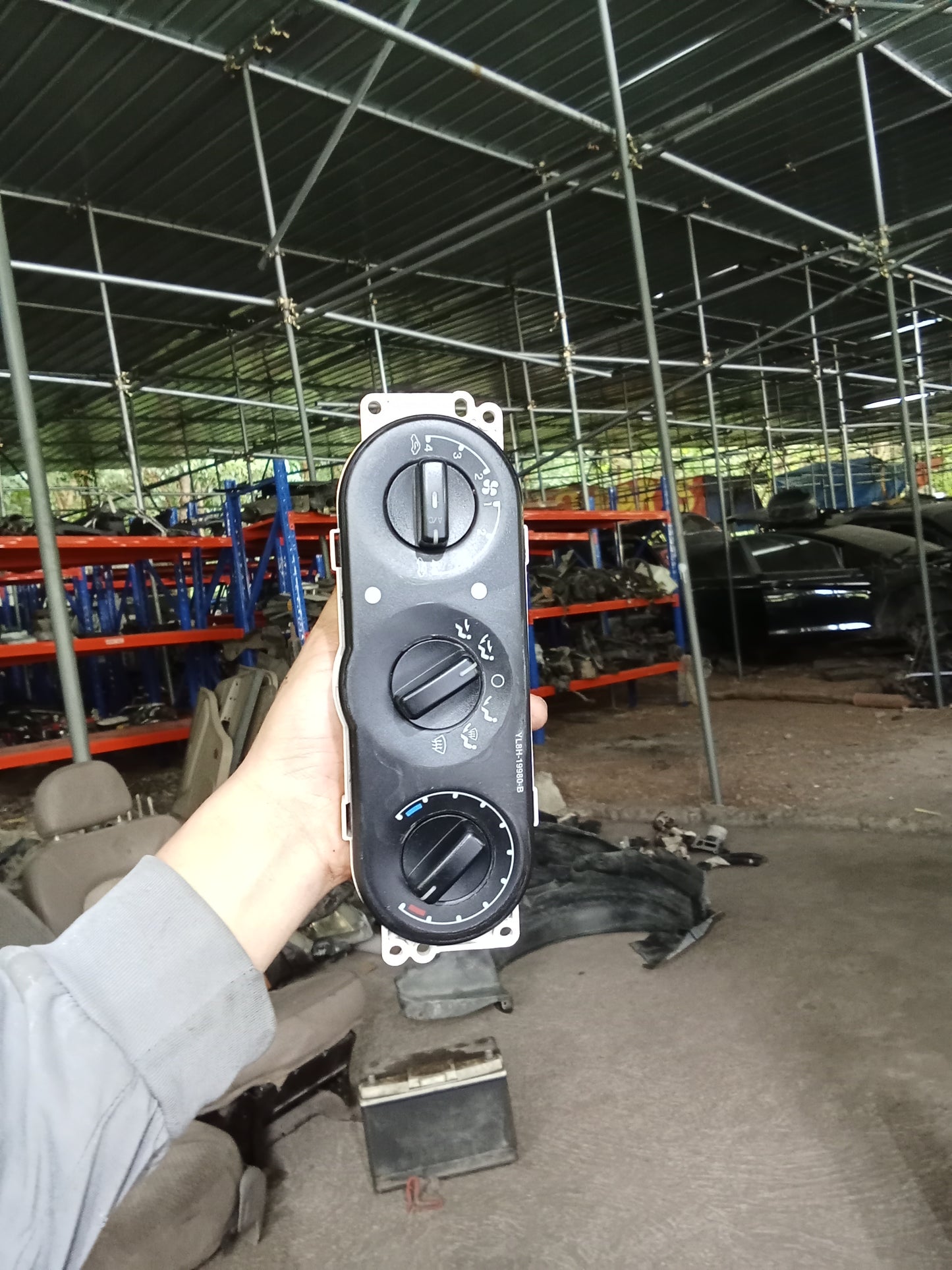 Ford Escape 2.0 Climate Control GENUINE ORIGINAL SURPLUS