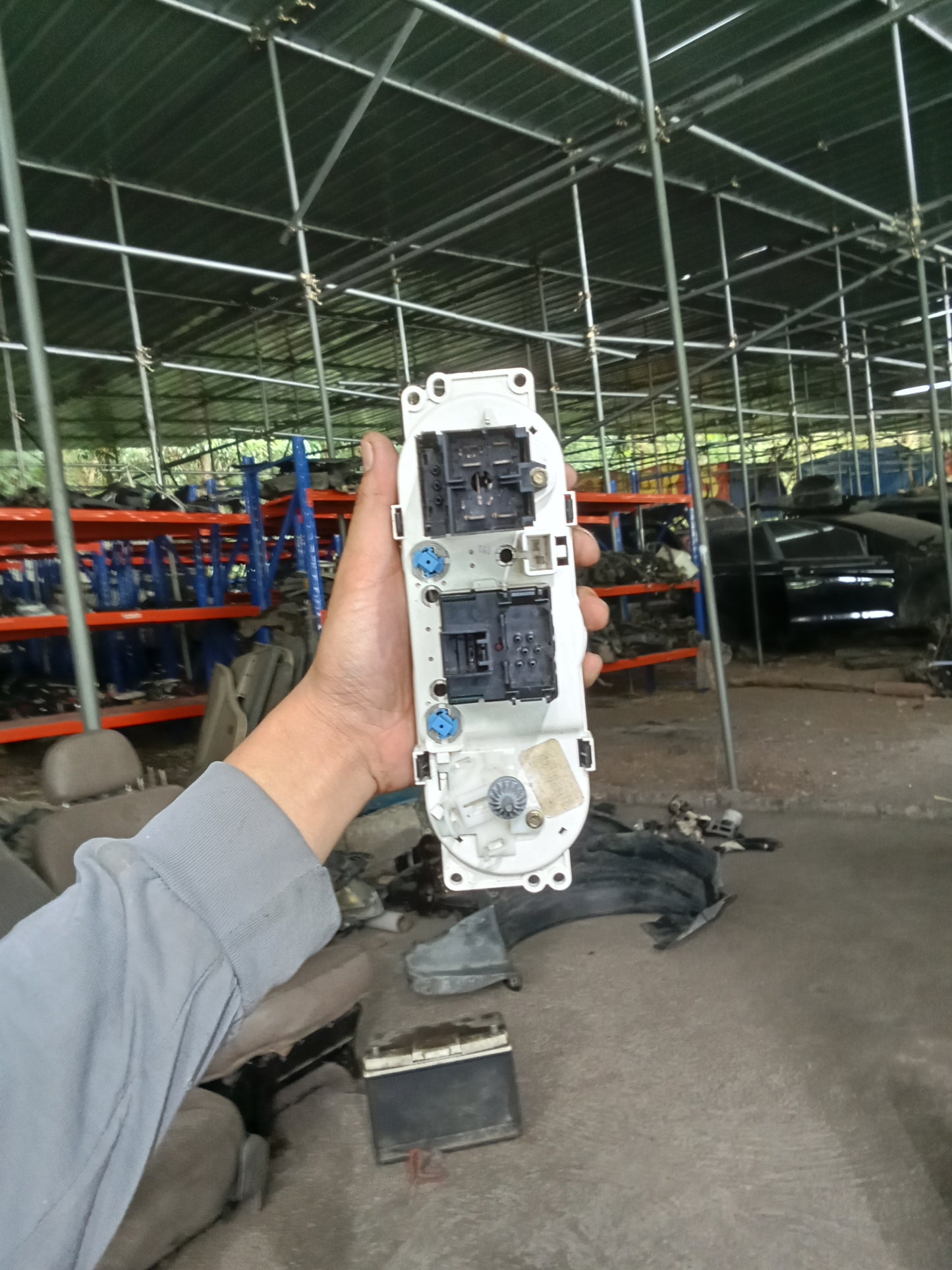 Ford Escape 2.0 Climate Control GENUINE ORIGINAL SURPLUS