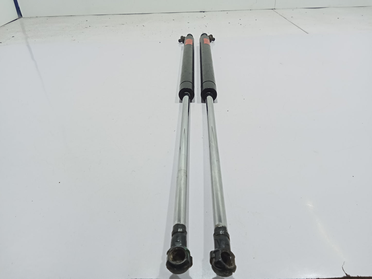 Ford Escape 2.0 2pcs Tail Gate Hydraulic Strut GENUINE ORIGINAL SURPLUS