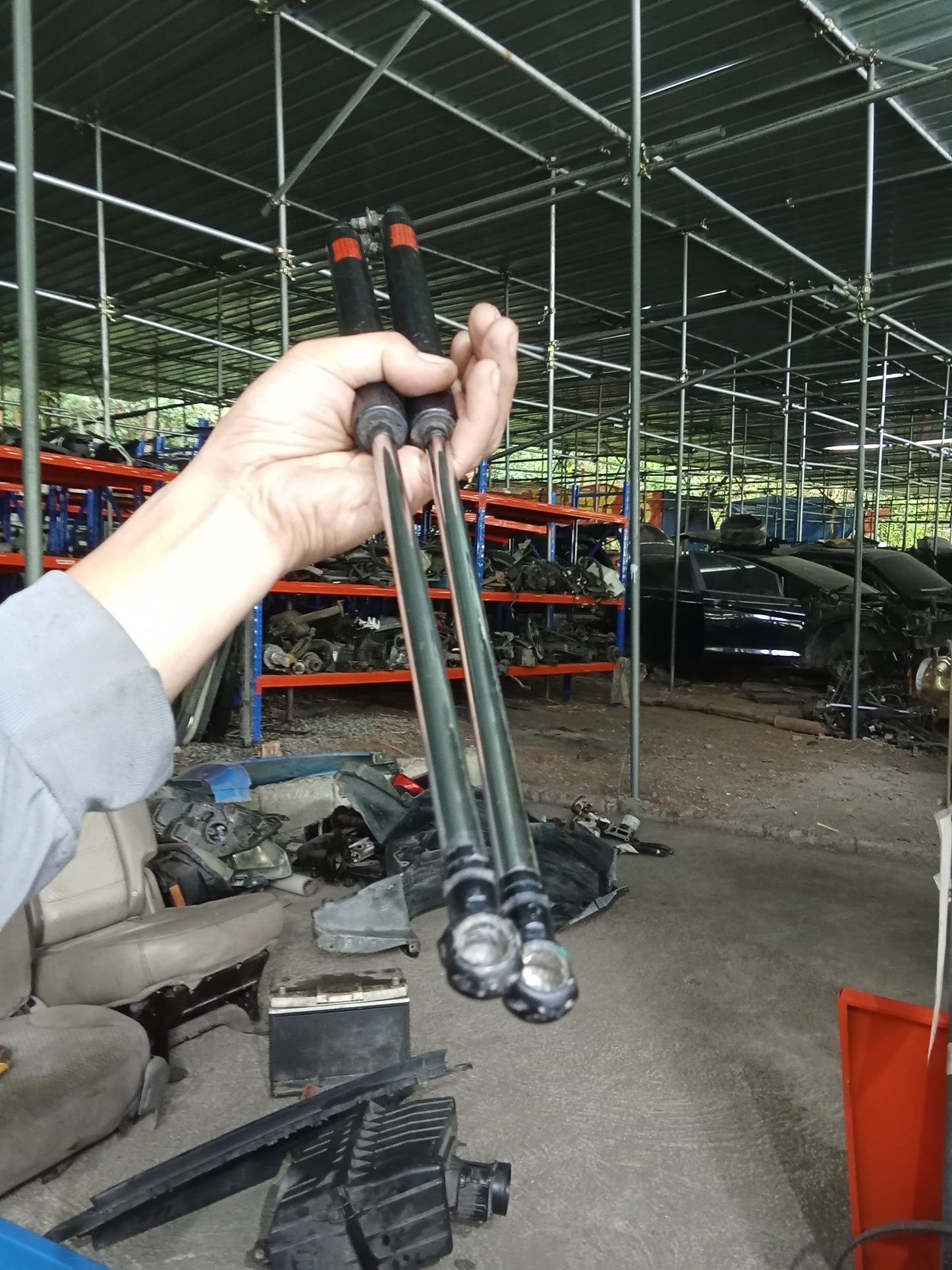Ford Escape 2.0 2pcs Tail Gate Hydraulic Strut GENUINE ORIGINAL SURPLUS