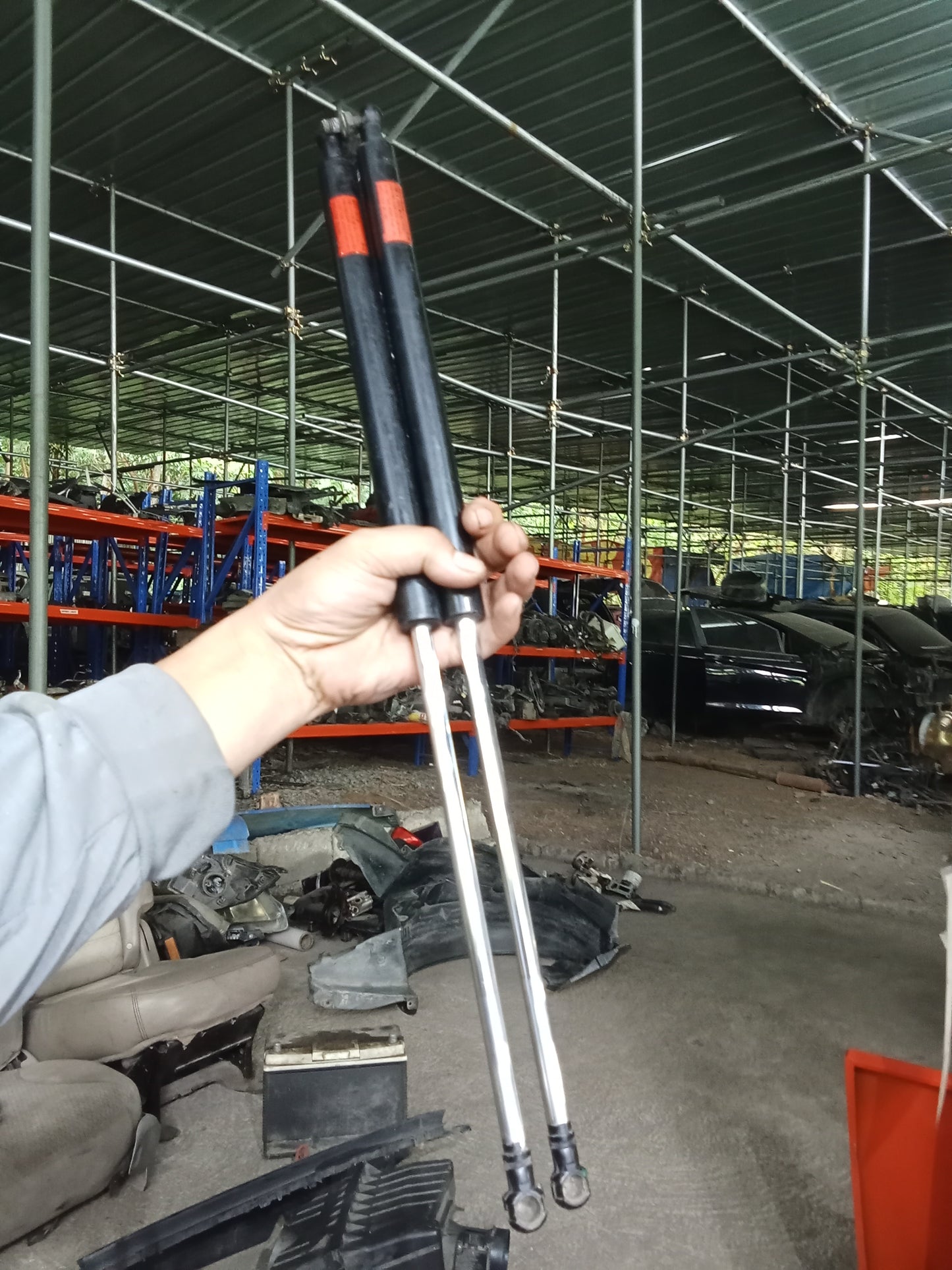 Ford Escape 2.0 2pcs Tail Gate Hydraulic Strut GENUINE ORIGINAL SURPLUS