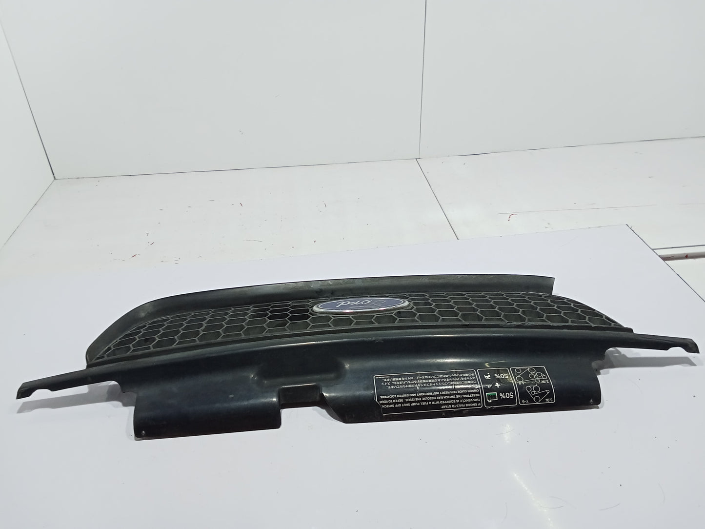 Ford Escape 2.0 Front Grill with Issue GENUINE ORIGINAL SURPLUS