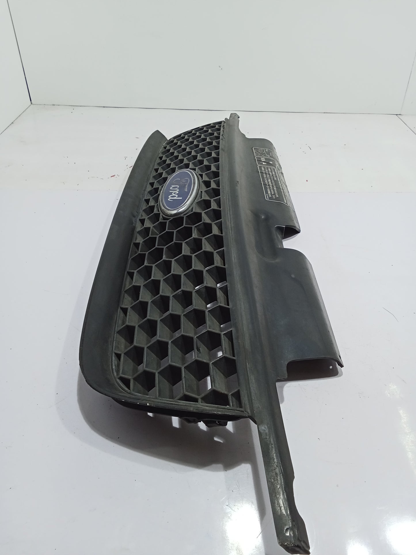 Ford Escape 2.0 Front Grill with Issue GENUINE ORIGINAL SURPLUS