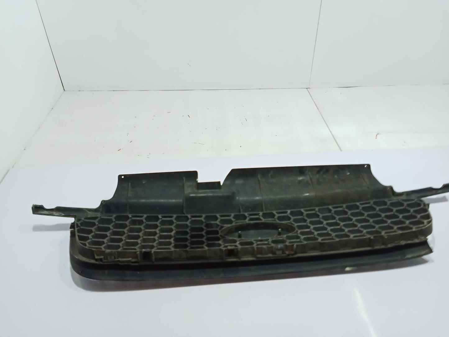 Ford Escape 2.0 Front Grill with Issue GENUINE ORIGINAL SURPLUS