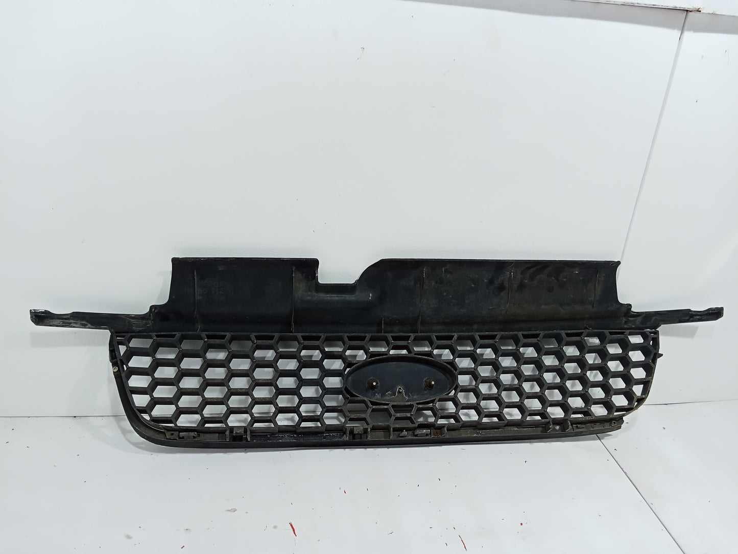 Ford Escape 2.0 Front Grill with Issue GENUINE ORIGINAL SURPLUS