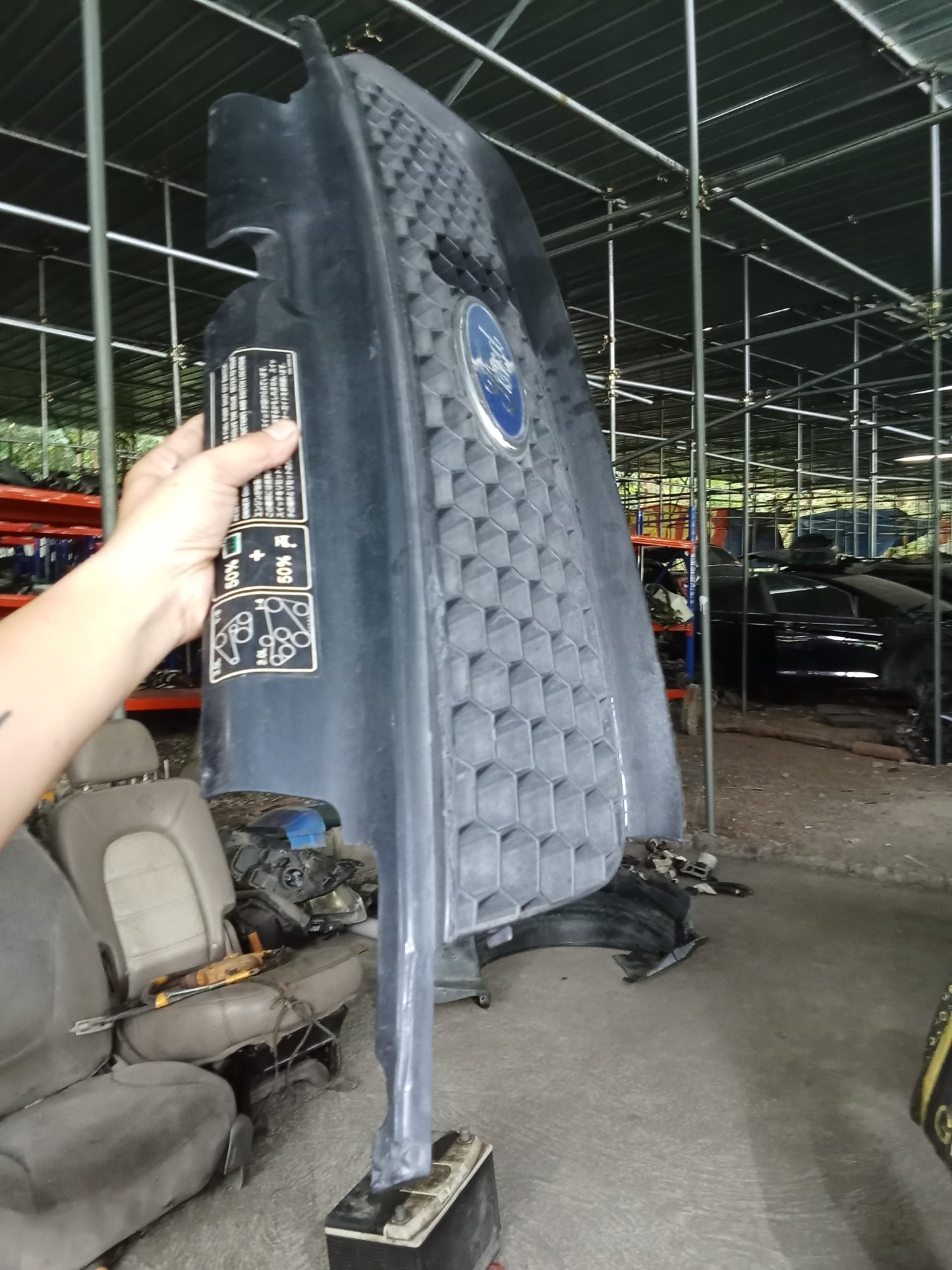 Ford Escape 2.0 Front Grill with Issue GENUINE ORIGINAL SURPLUS