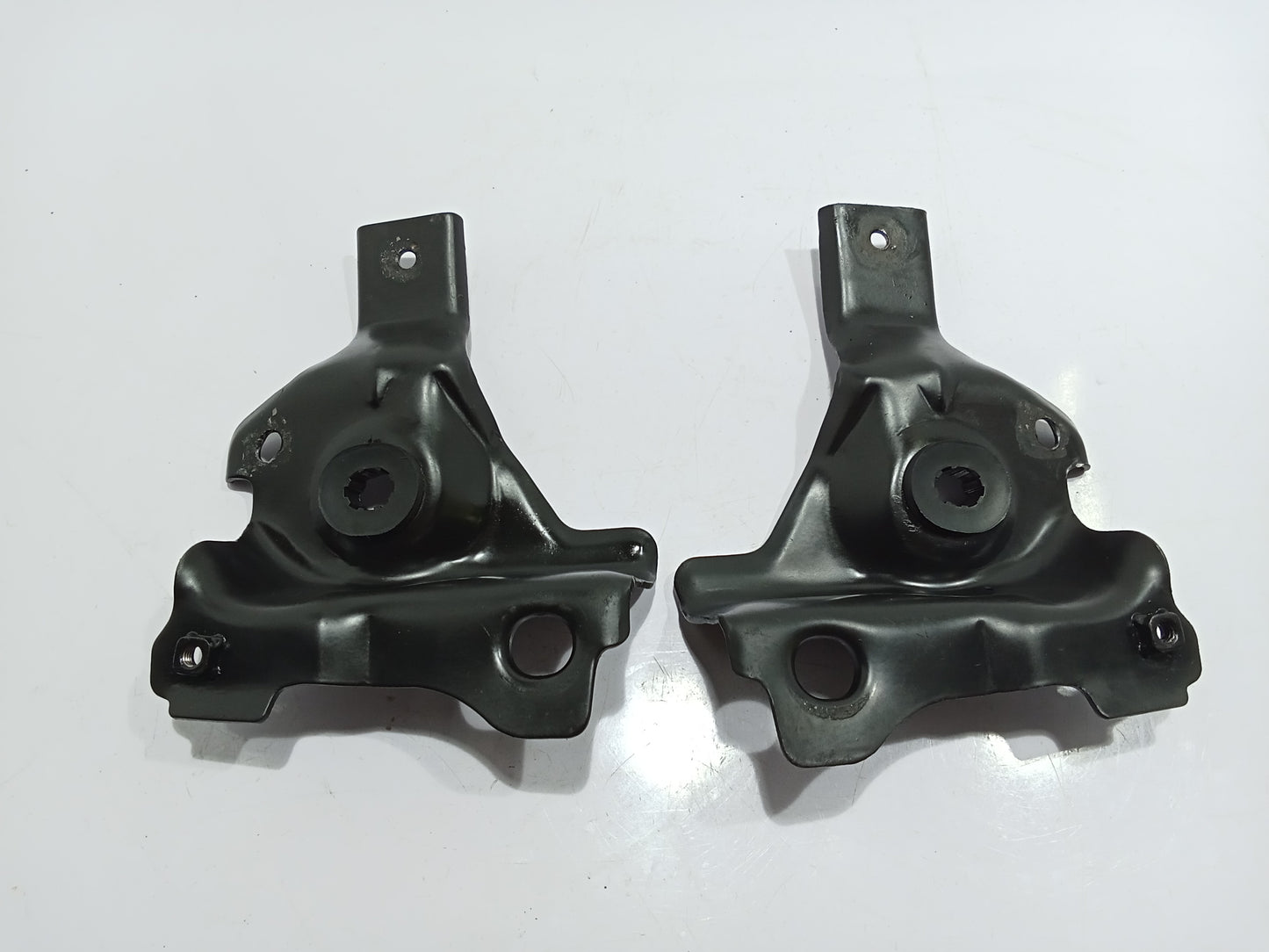 Ford Escape 2.0 Radiator Bracket L&R GENUINE ORIGINAL SURPLUS
