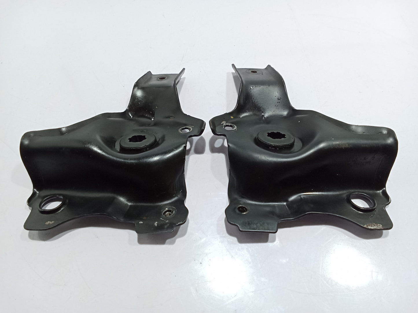 Ford Escape 2.0 Radiator Bracket L&R GENUINE ORIGINAL SURPLUS