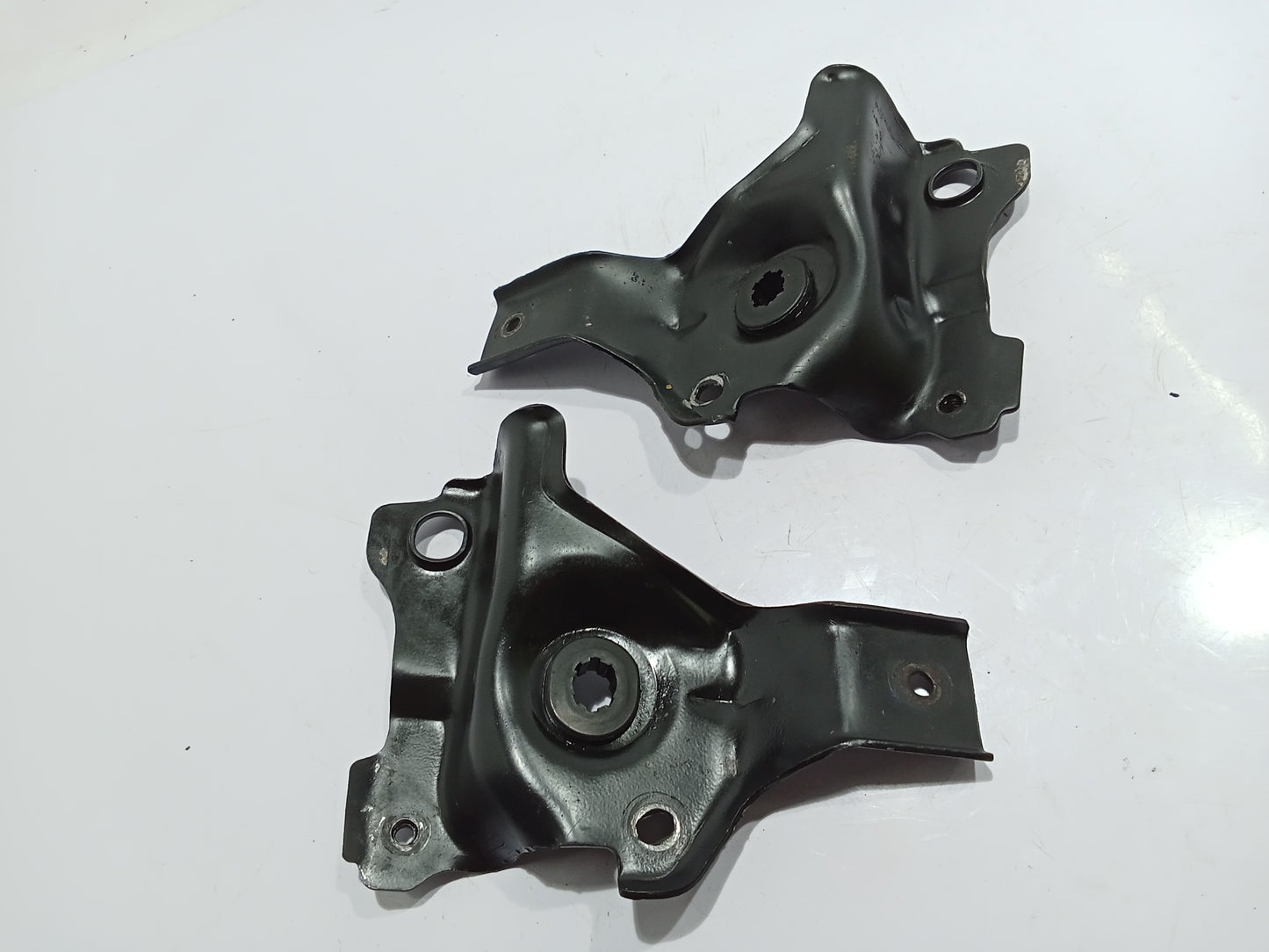 Ford Escape 2.0 Radiator Bracket L&R GENUINE ORIGINAL SURPLUS