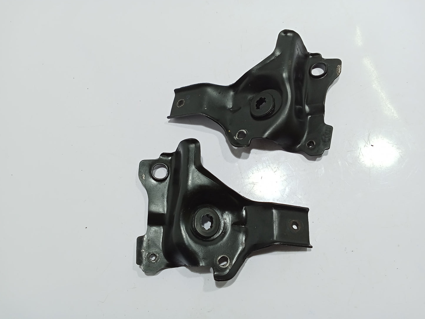 Ford Escape 2.0 Radiator Bracket L&R GENUINE ORIGINAL SURPLUS