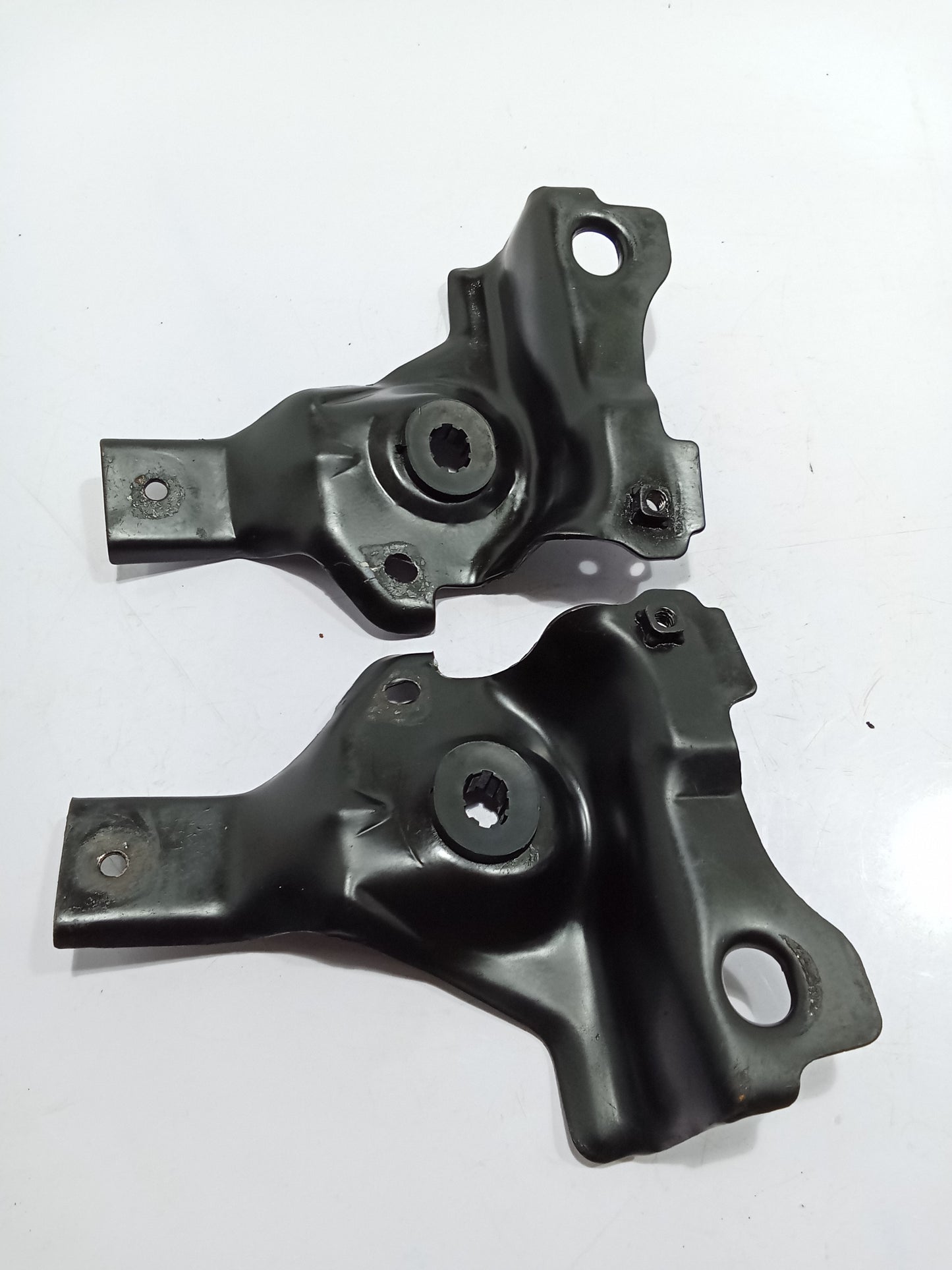 Ford Escape 2.0 Radiator Bracket L&R GENUINE ORIGINAL SURPLUS
