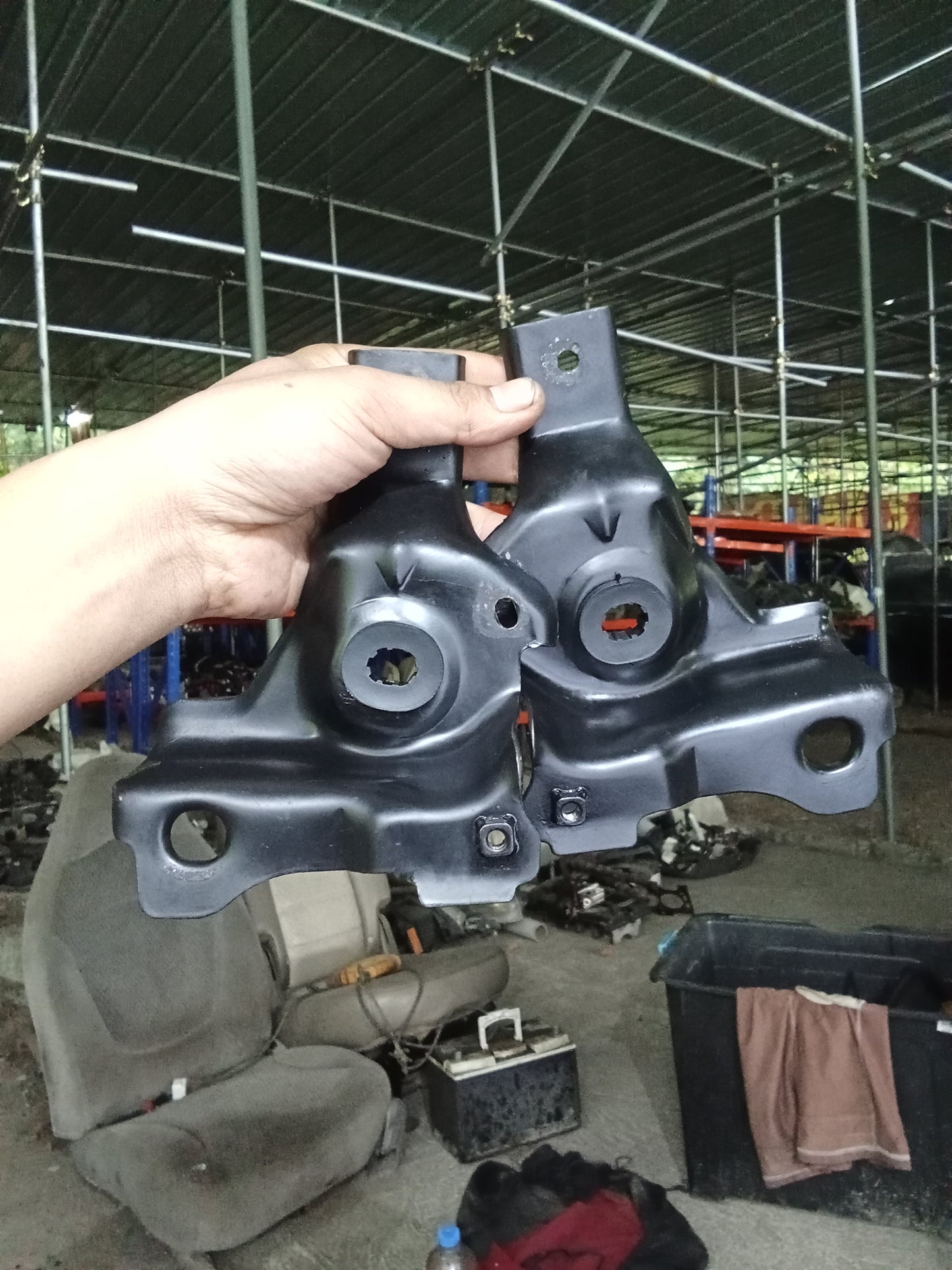 Ford Escape 2.0 Radiator Bracket L&R GENUINE ORIGINAL SURPLUS