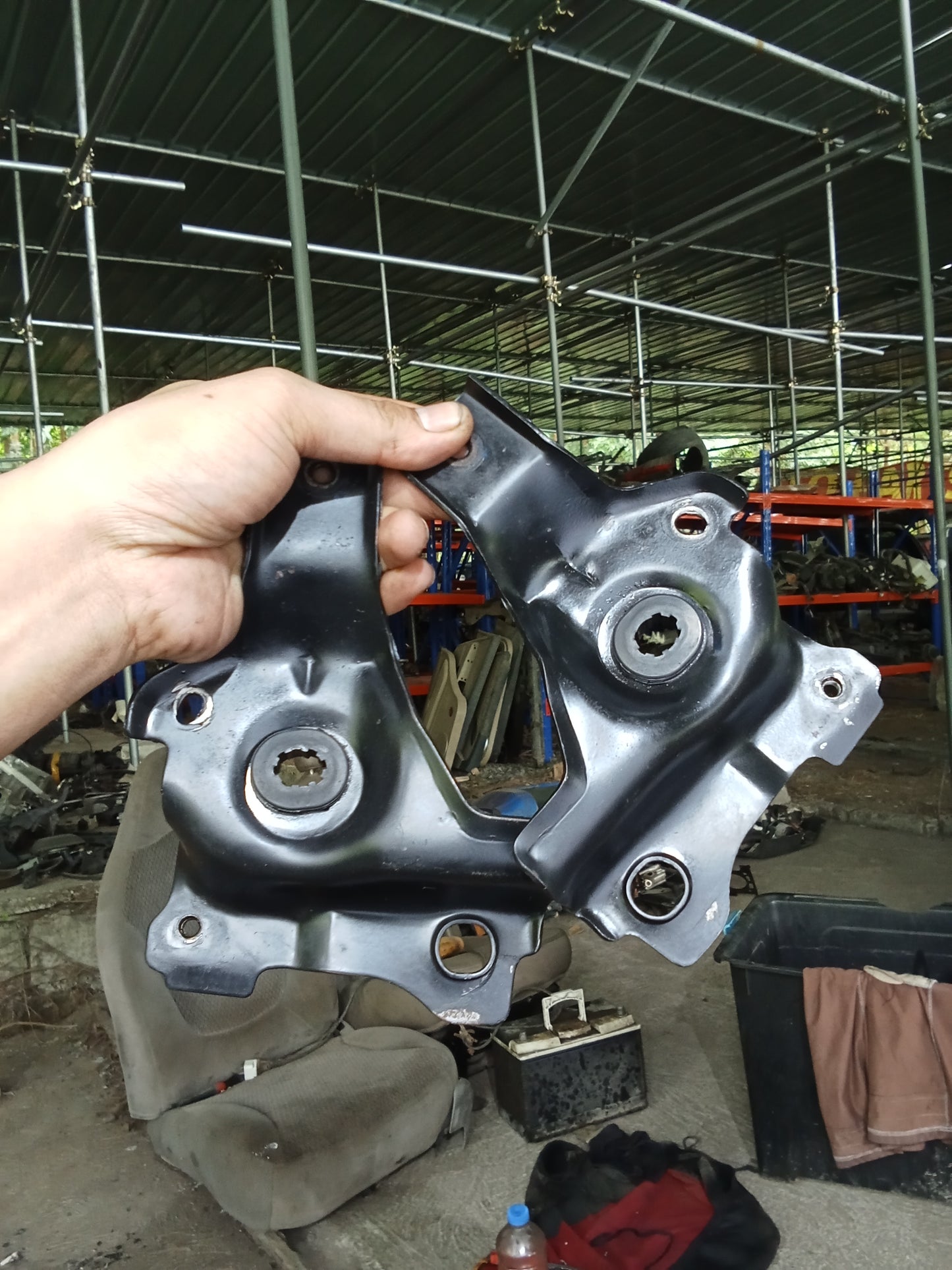 Ford Escape 2.0 Radiator Bracket L&R GENUINE ORIGINAL SURPLUS