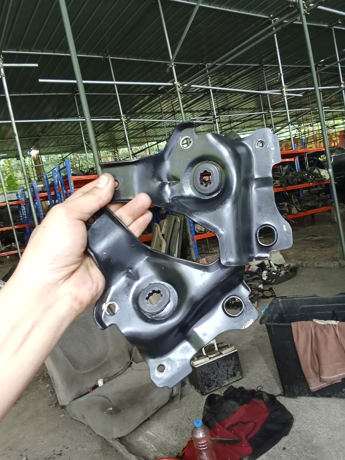 Ford Escape 2.0 Radiator Bracket L&R GENUINE ORIGINAL SURPLUS