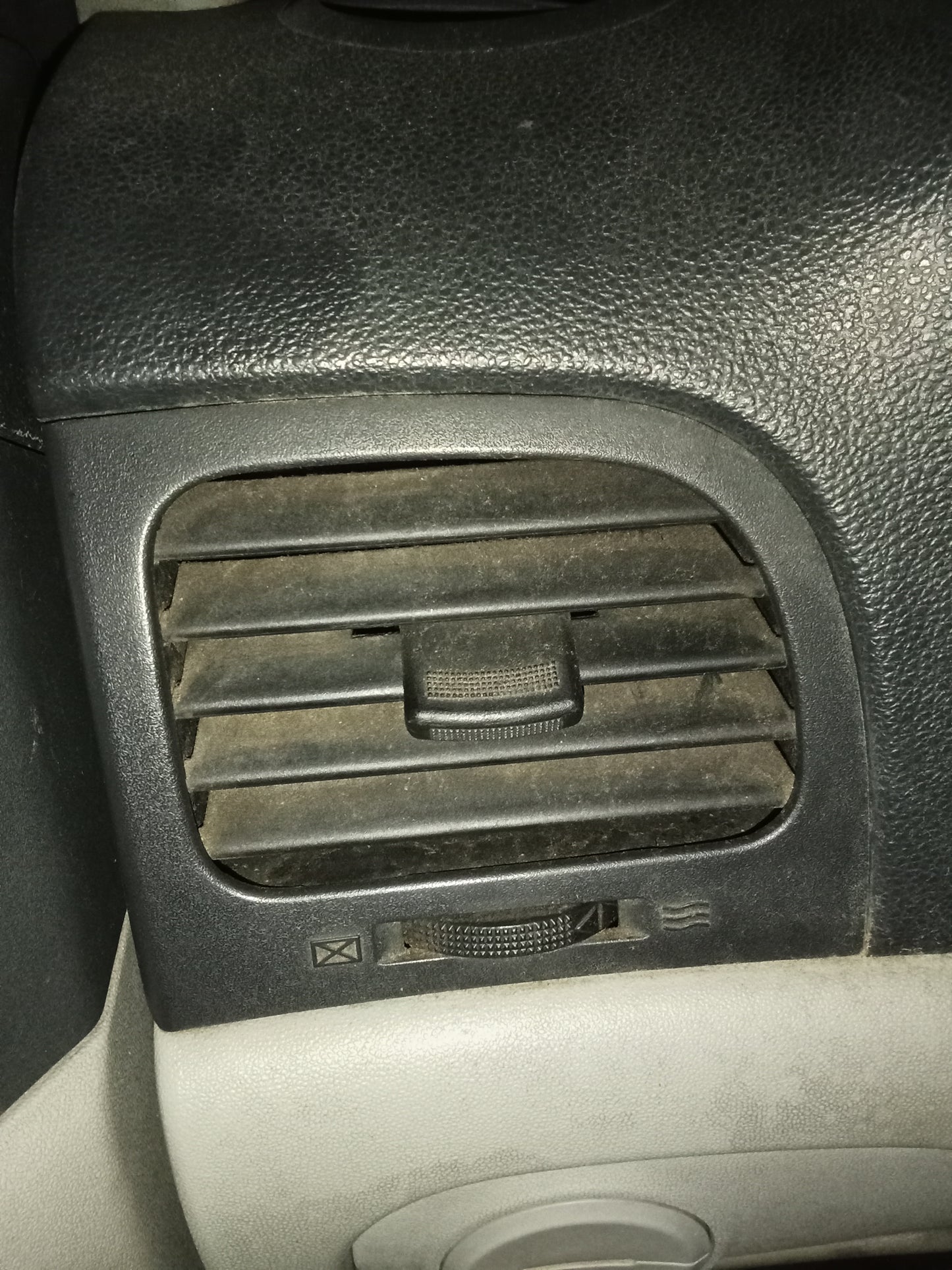 Accent Diesel 2010 Aircon Louver Driver Side