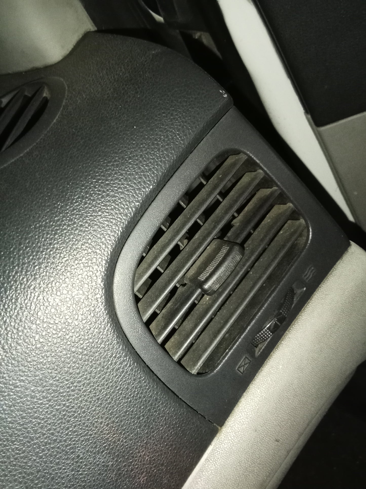 Accent Diesel 2010 Aircon Louver Passenger Side