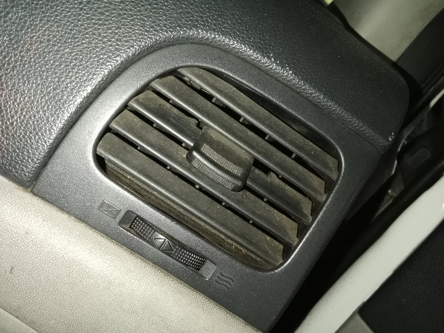 Accent Diesel 2010 Aircon Louver Passenger Side