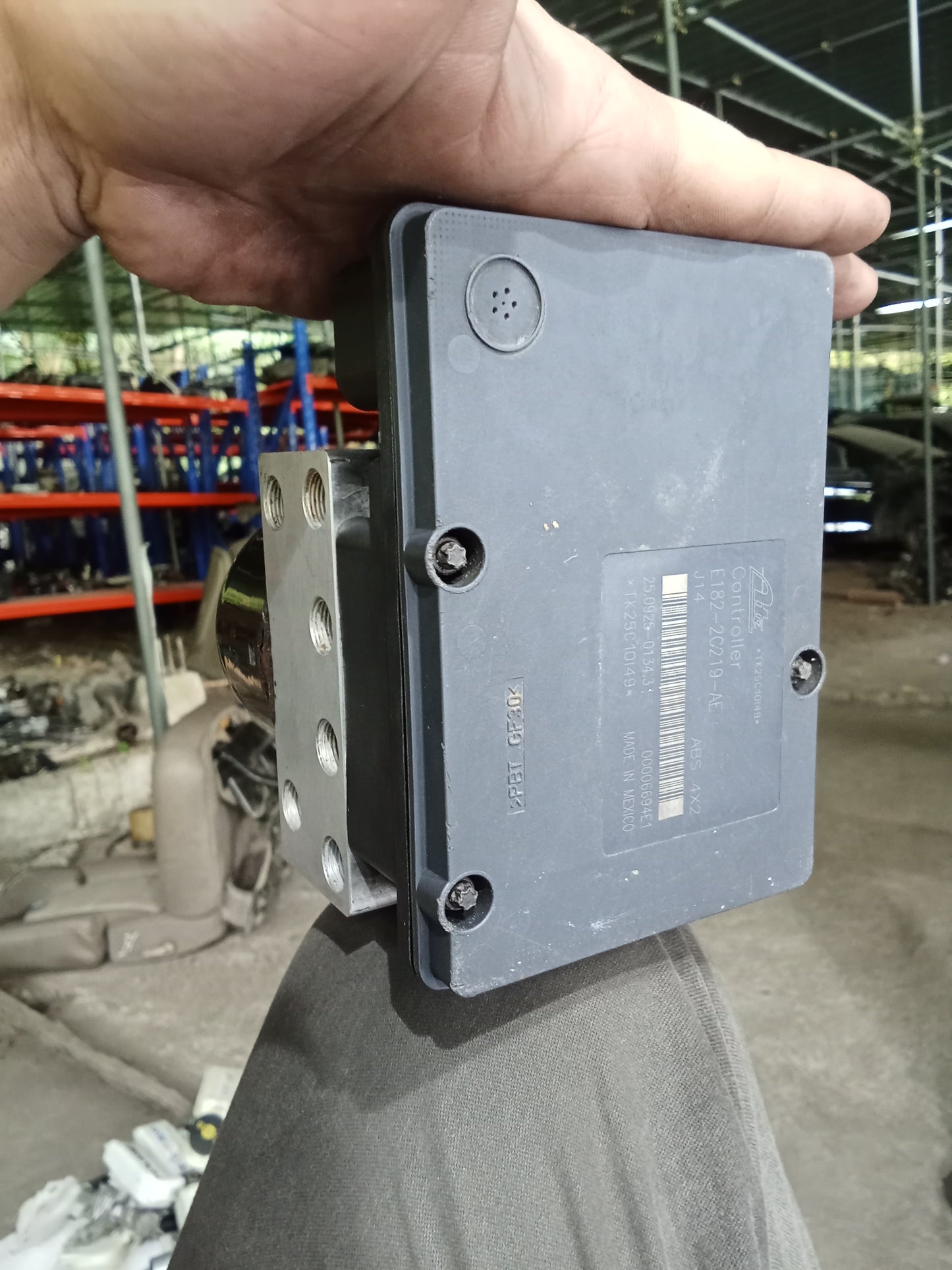 Mazda Tribute 2.3 Anti Lock Control System (ABS) Module GENUINE ORIGINAL SURPLUS