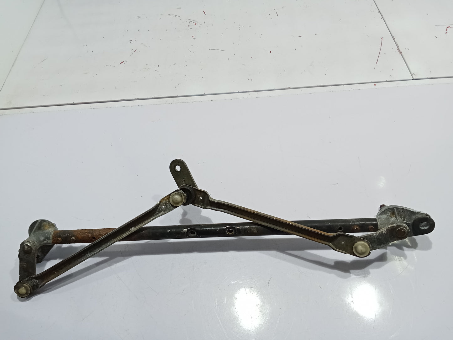 Chevrolet Optra 1.6 2003 Wiper Linkage GENUINE ORIGINAL SURPLUS