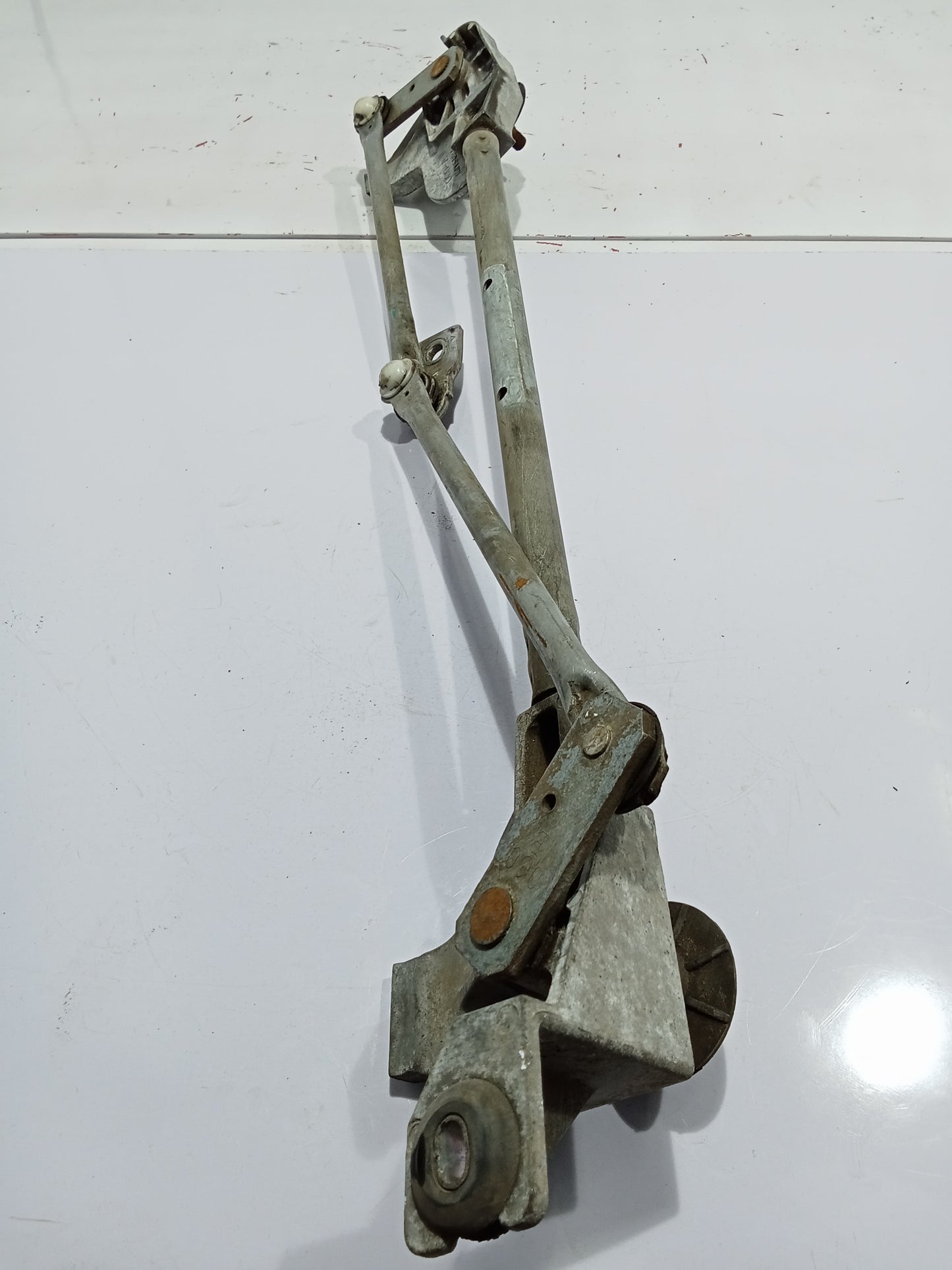 Nissan Navara 2004 Gas Wiper Linkage GENUINE ORIGINAL SURPLUS