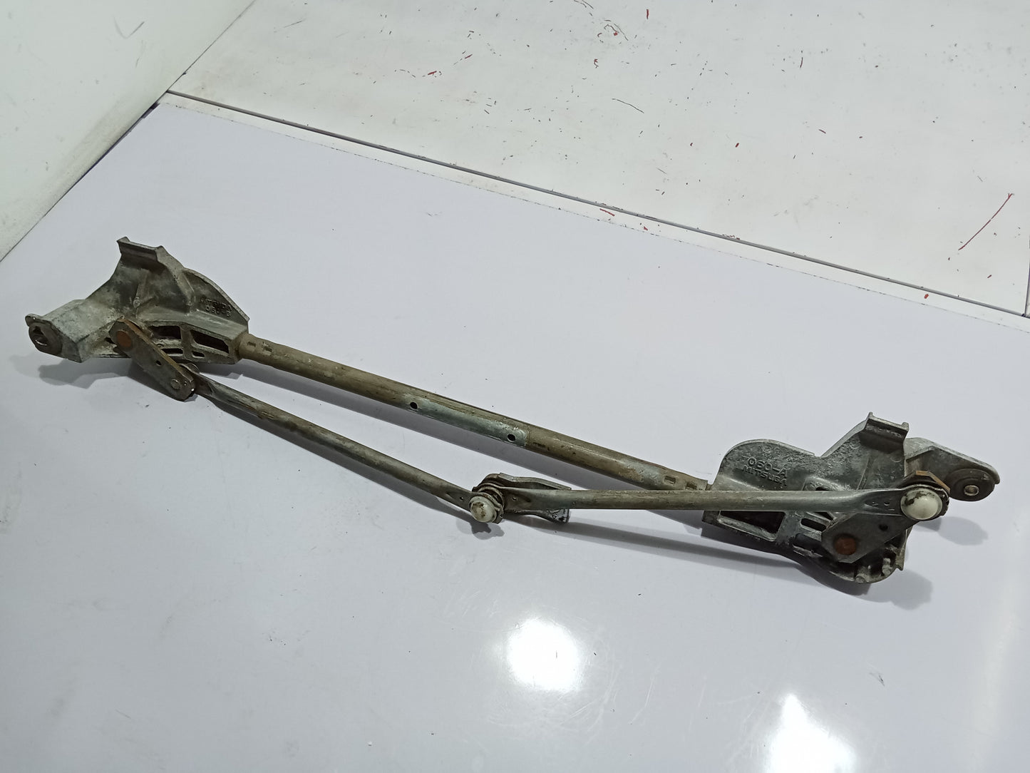 Nissan Navara 2004 Gas Wiper Linkage GENUINE ORIGINAL SURPLUS