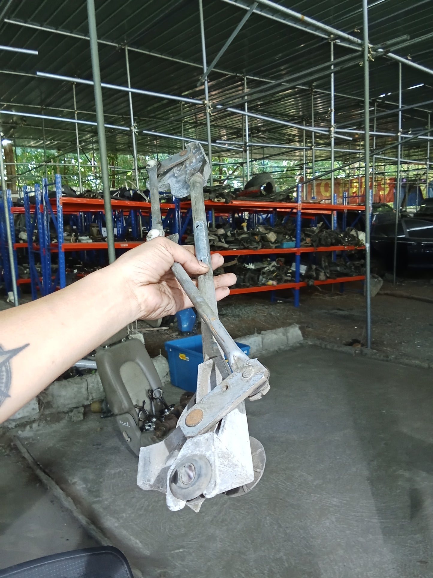 Nissan Navara 2004 Gas Wiper Linkage GENUINE ORIGINAL SURPLUS