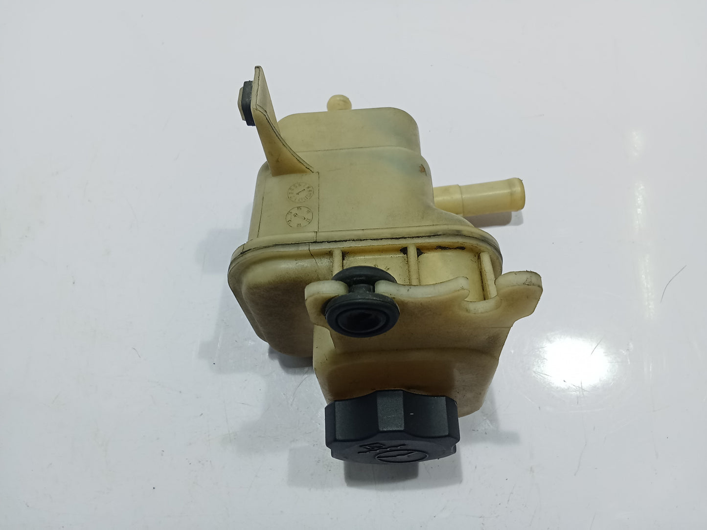 Chevrolet Spin 2015 Fluid Tank GENUINE ORIGINAL SURPLUS