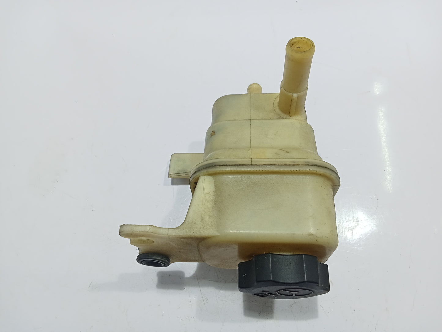 Chevrolet Spin 2015 Fluid Tank GENUINE ORIGINAL SURPLUS