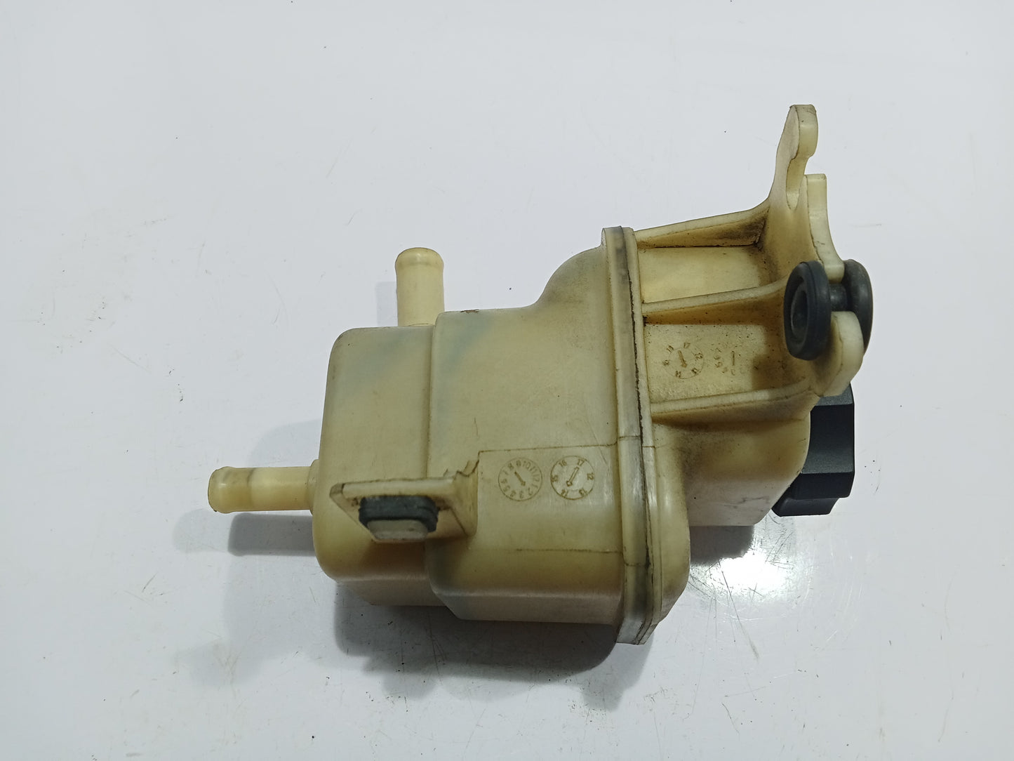 Chevrolet Spin 2015 Fluid Tank GENUINE ORIGINAL SURPLUS