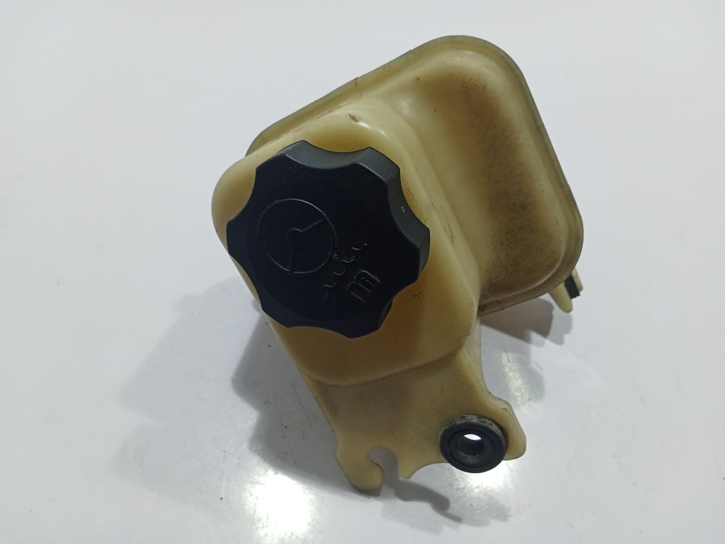 Chevrolet Spin 2015 Fluid Tank GENUINE ORIGINAL SURPLUS