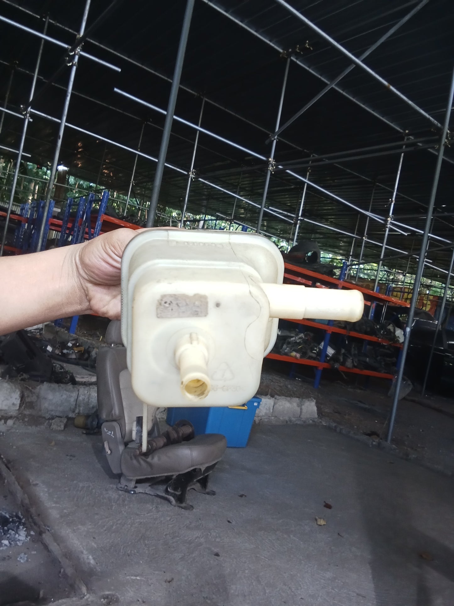 Chevrolet Spin 2015 Fluid Tank GENUINE ORIGINAL SURPLUS
