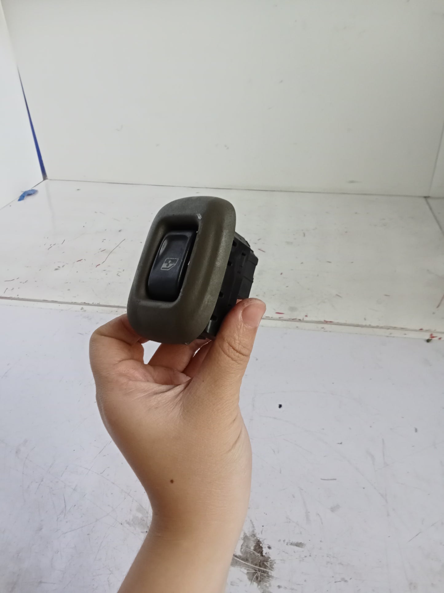 Window Switch Rear D/S | Chevrolet Trailblazer