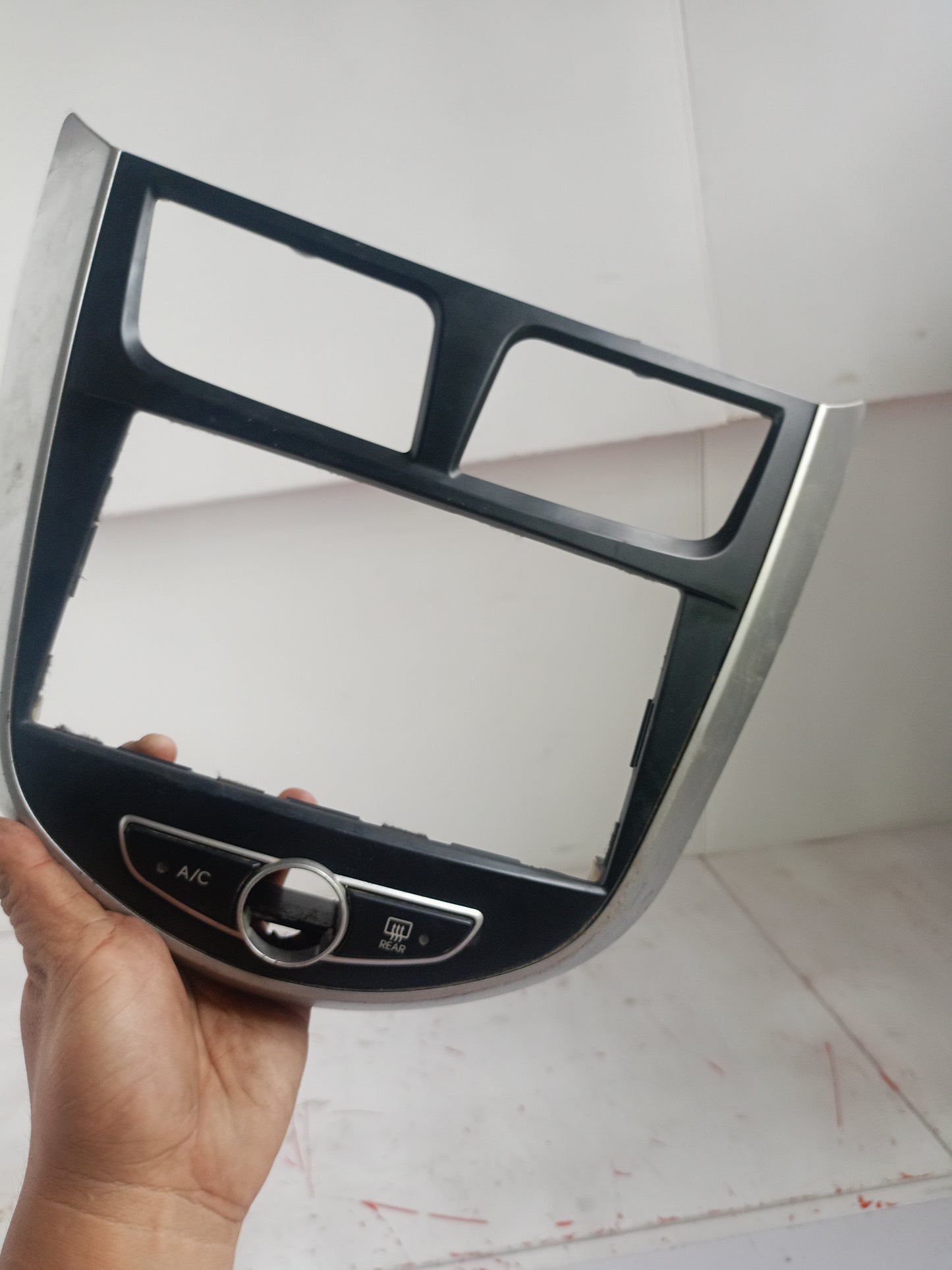 Center Frame | Hyundai Accent 2016