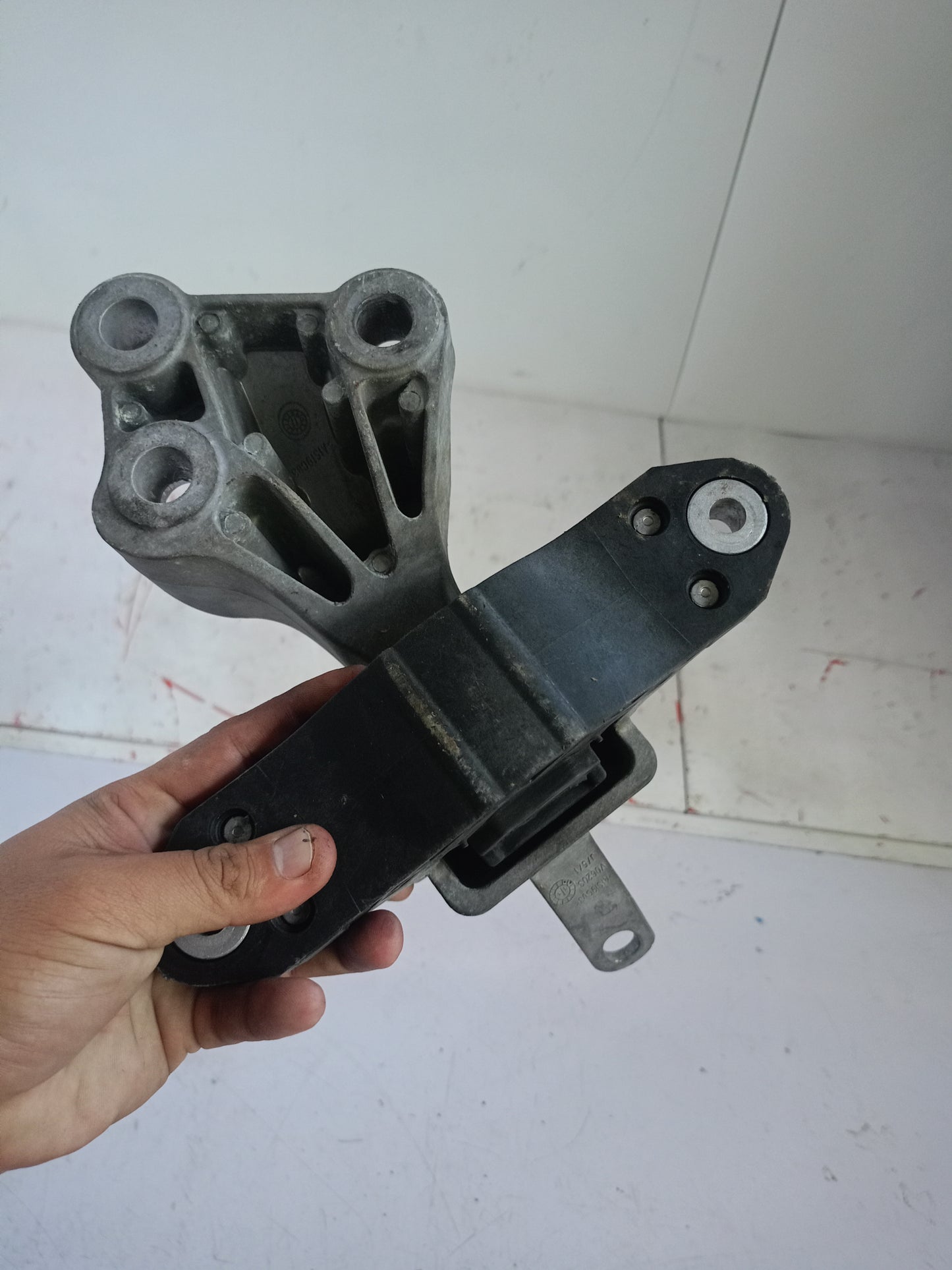 Engine Support | Chevrolet Cruze