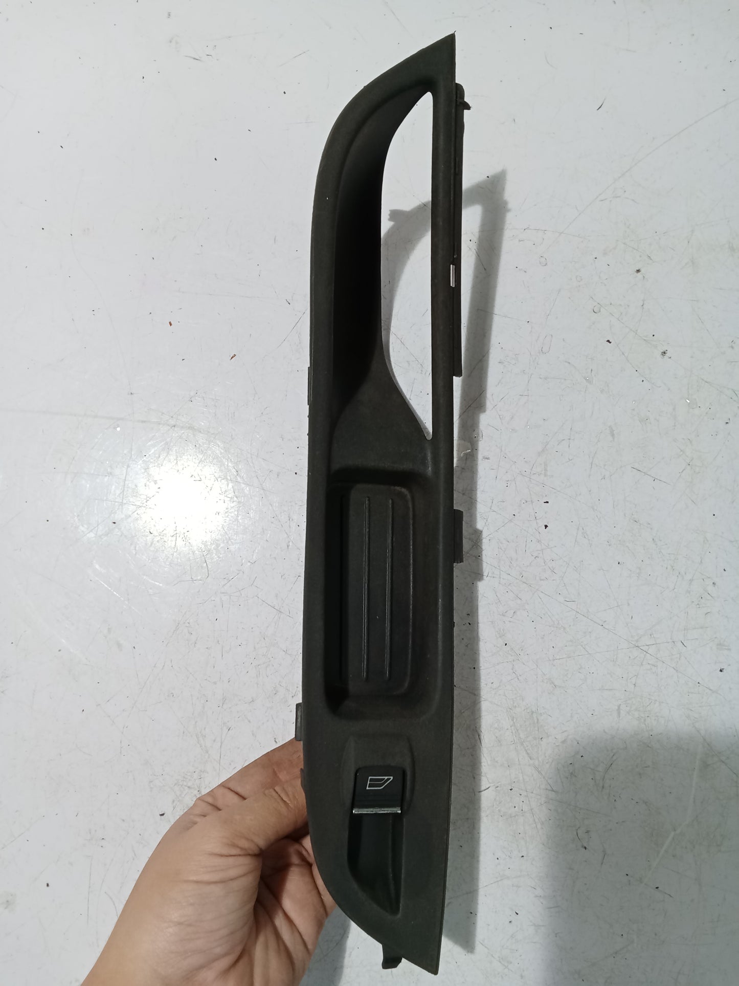 Door Window Switch D/S | Ford Focus| Red