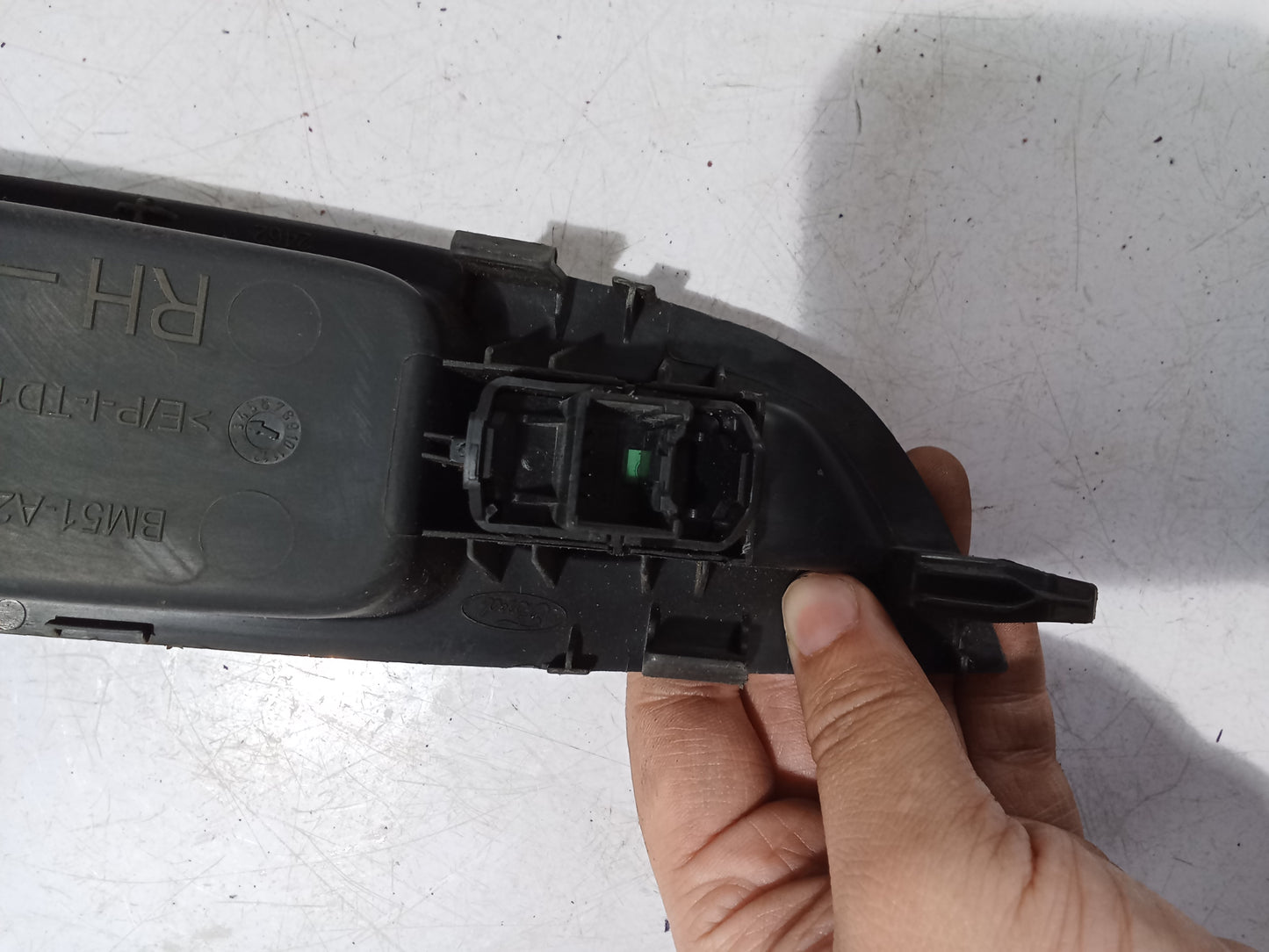 Door Window Switch D/S | Ford Focus| Red