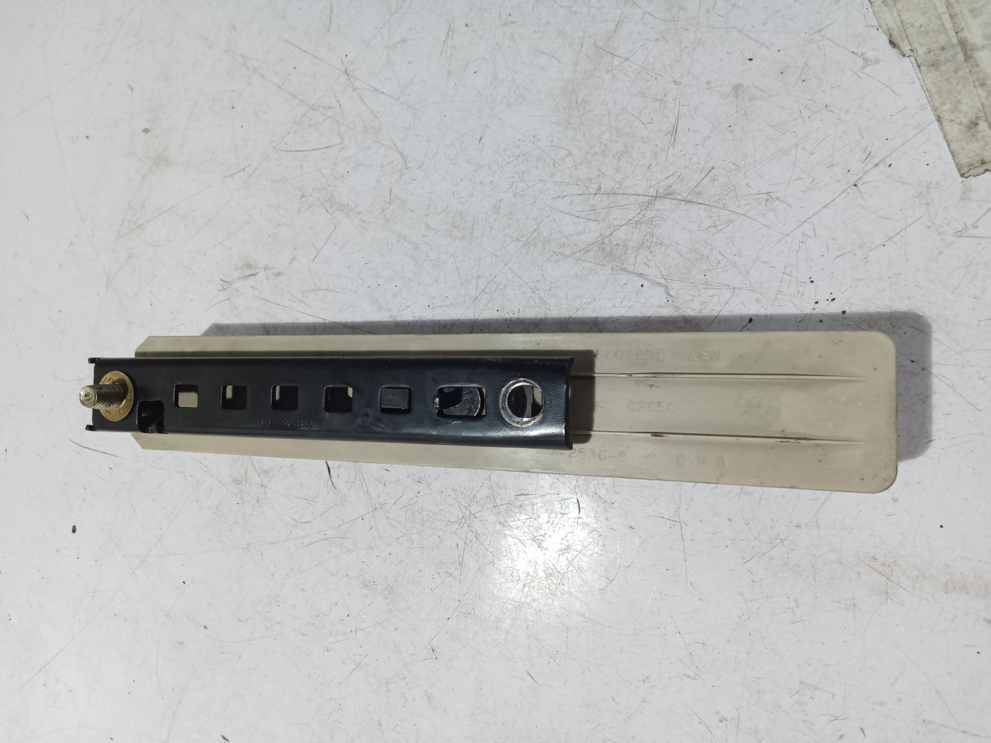 Seatbelt Catcher | Ford Expedition