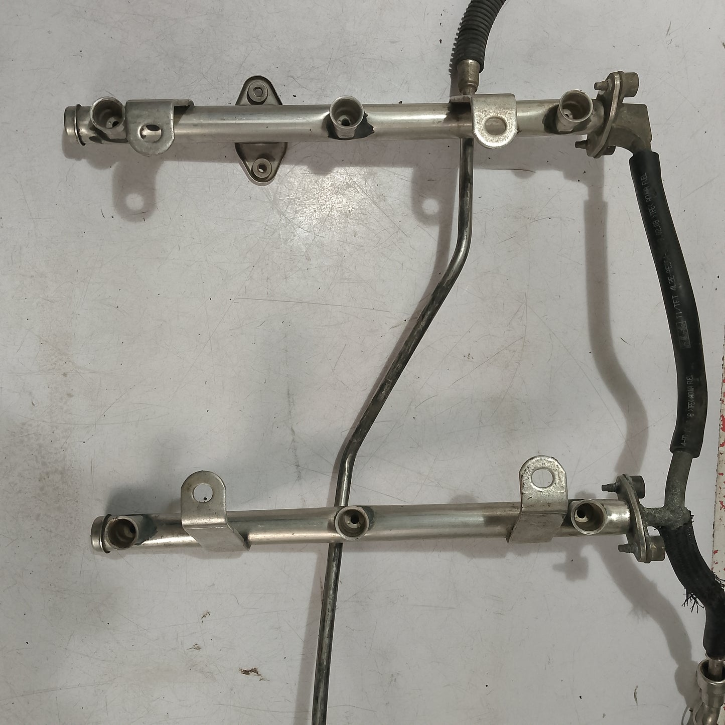Fuel Injector Rail | Explorer